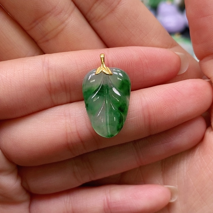 翡翠颈饰未镶嵌吊坠