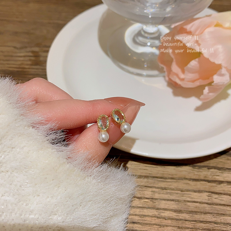 黄铜锆石耳饰 轻奢小众精致耳钉女ins潮简约小巧高级感珍珠耳环