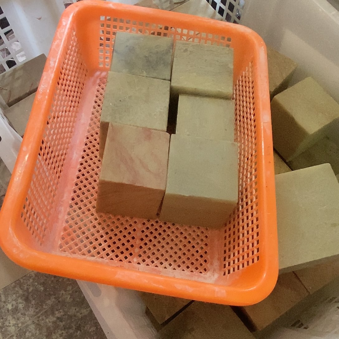 老挝石是因为他很努力在这个社会
