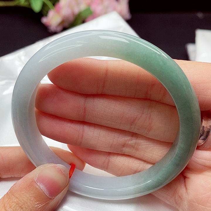 翡翠手镯未镶嵌58圈