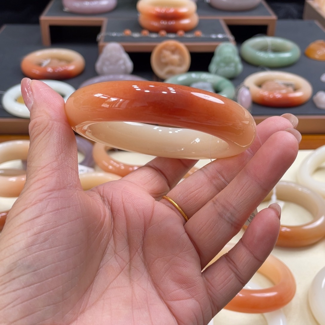 石英岩玉手镯未镶嵌喜**洋