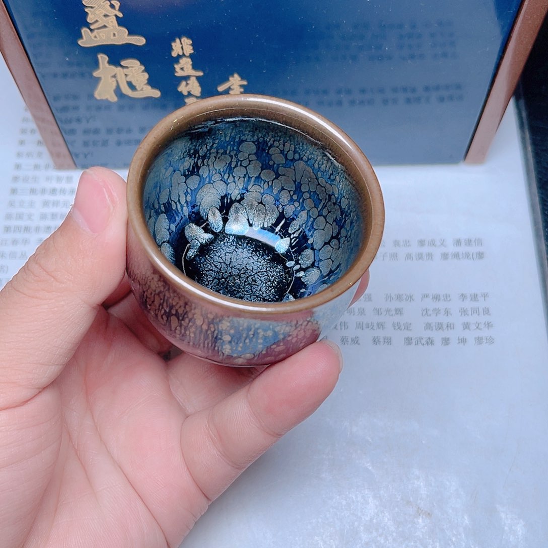 茶盏滴滴答答地响着那一句我