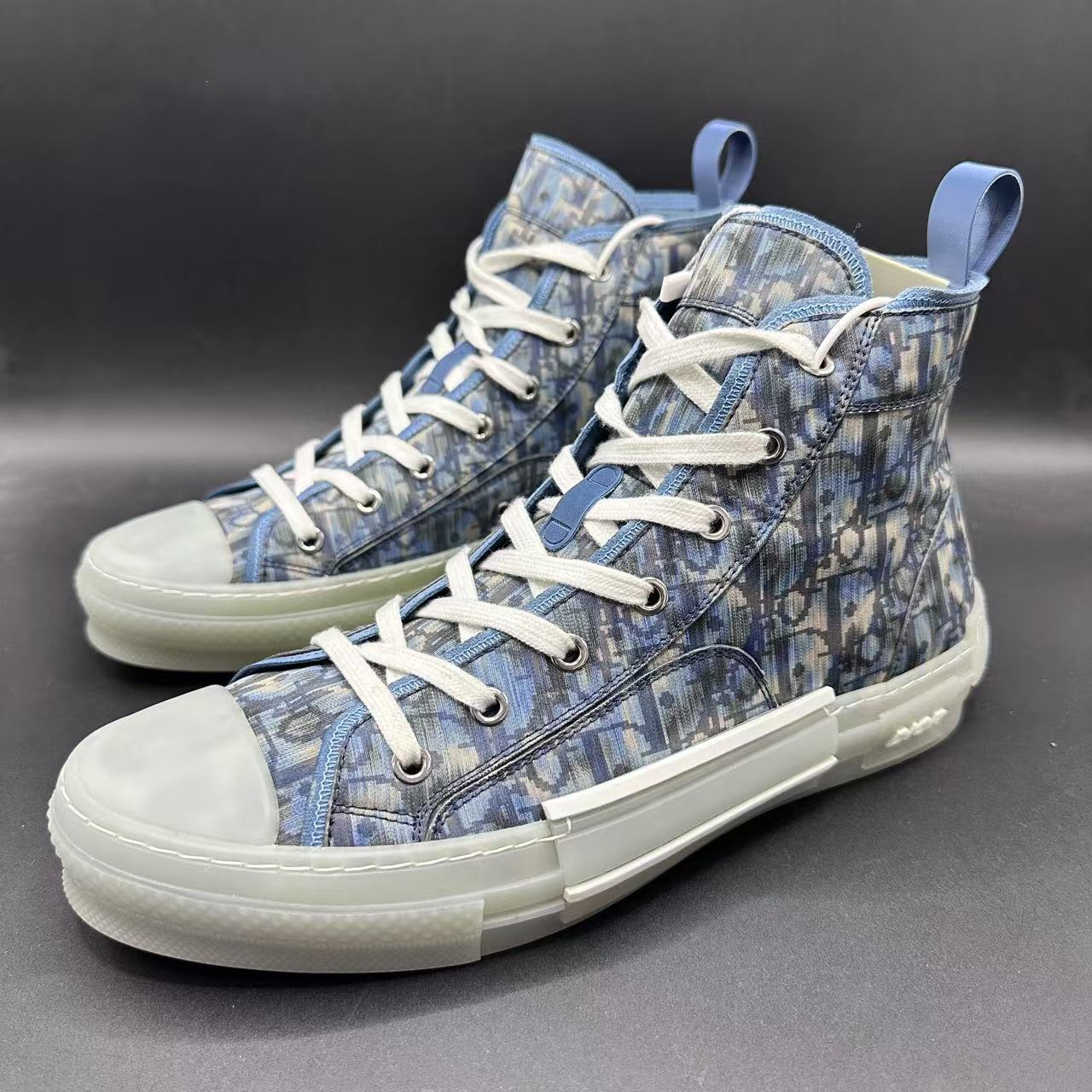 95新 DIOR/迪奥 男士蓝色印花高帮板鞋42码lb257