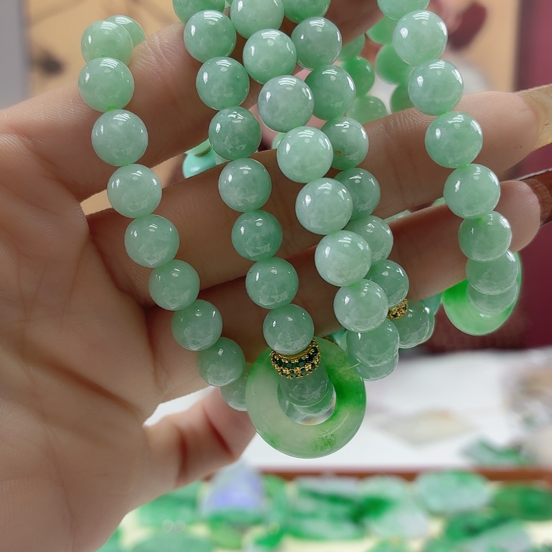 翡翠未镶嵌手链多样发其一