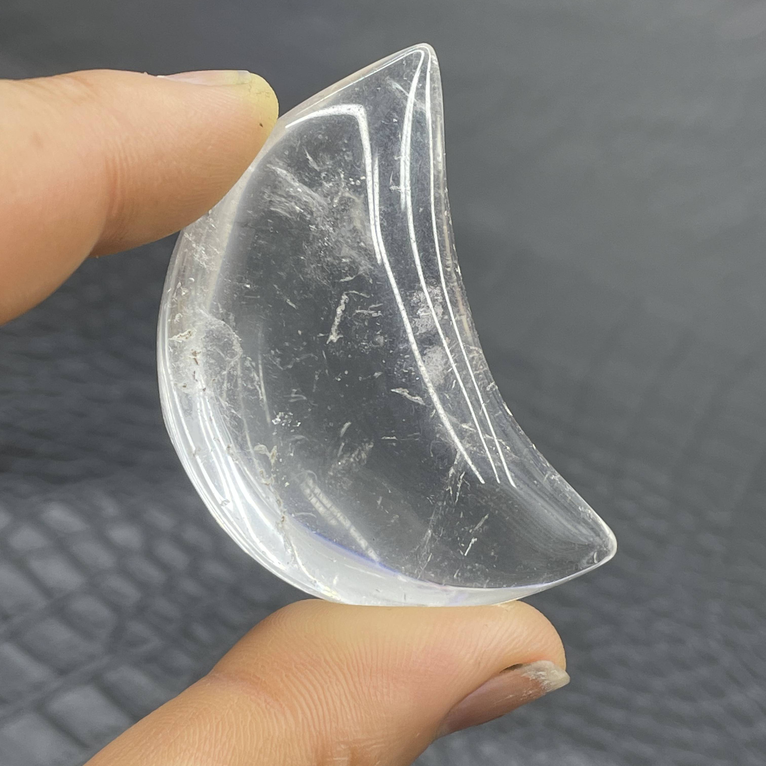 天然白水晶月亮把玩