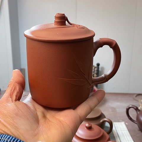紫砂茶壶白*。原矿红皮龙，盖杯，360 c c