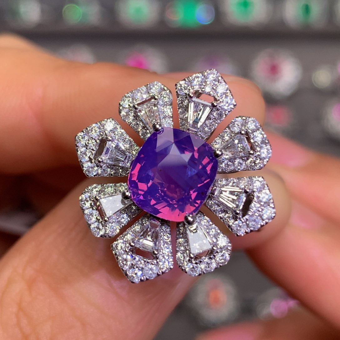 彩色蓝宝石戒指铂Pt950镶嵌