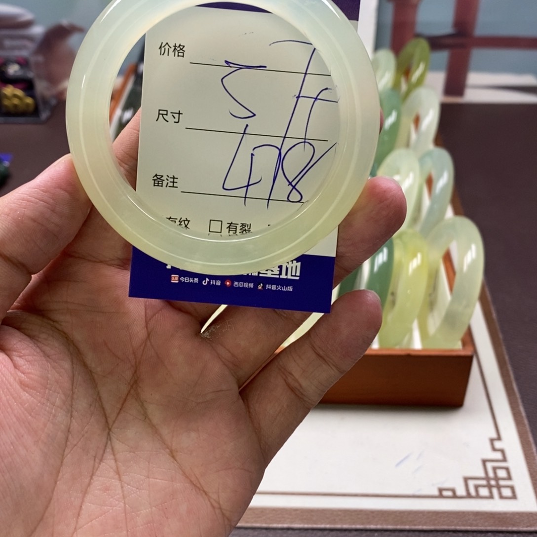 蛇纹石玉手镯未镶嵌