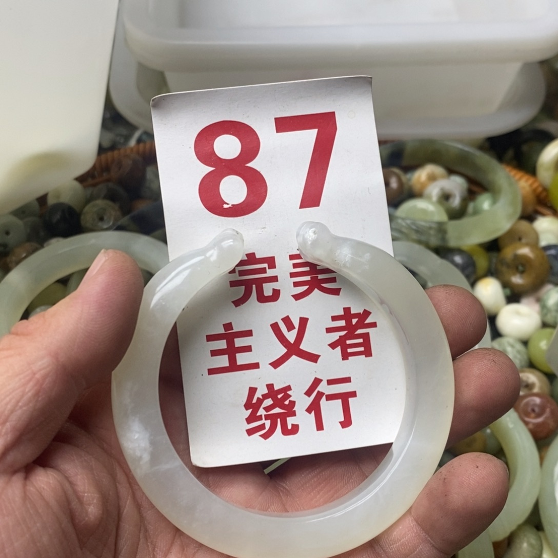 蛇纹石玉挂坠未镶嵌