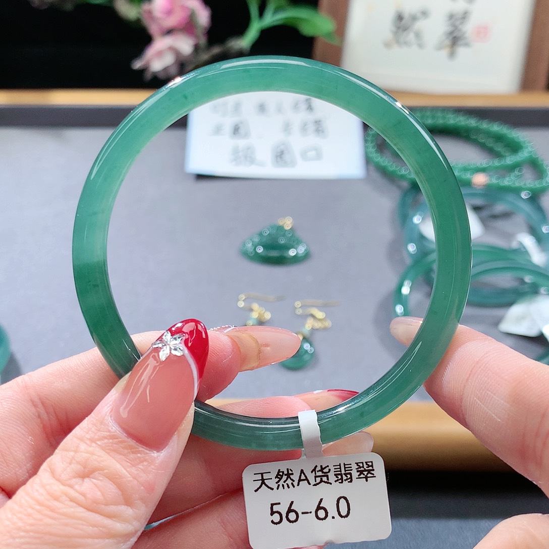 翡翠手镯（圆镯）未镶嵌