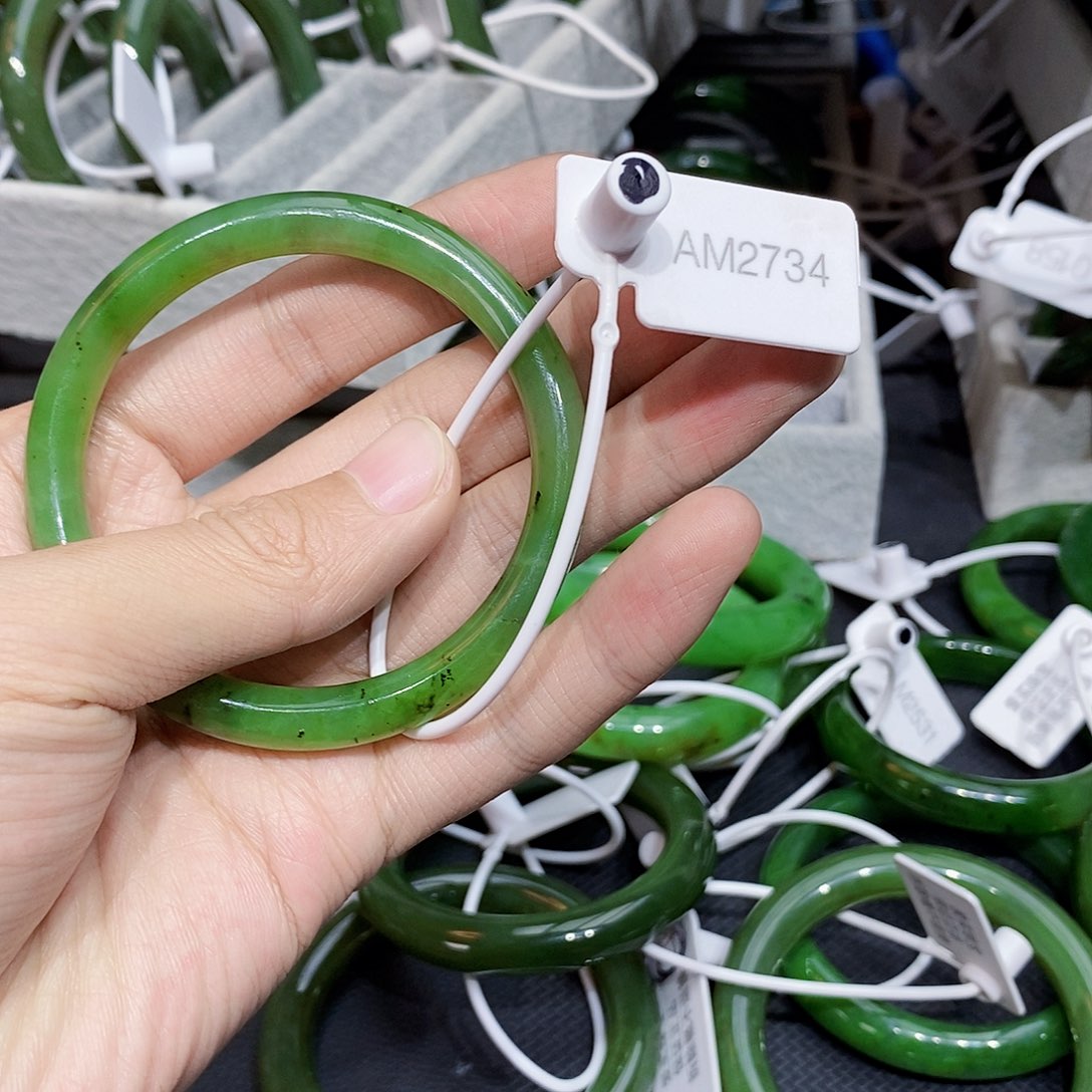 和田玉（碧玉）未镶嵌手镯