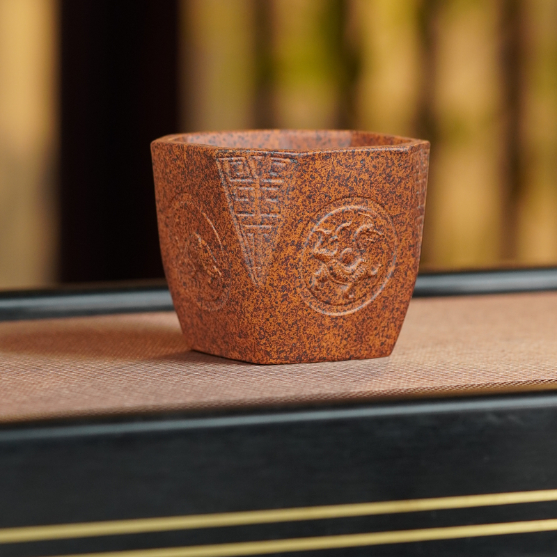 宜兴原矿紫砂全手工龙骨金砂柴烧神兽精美四方高档主人品茗杯