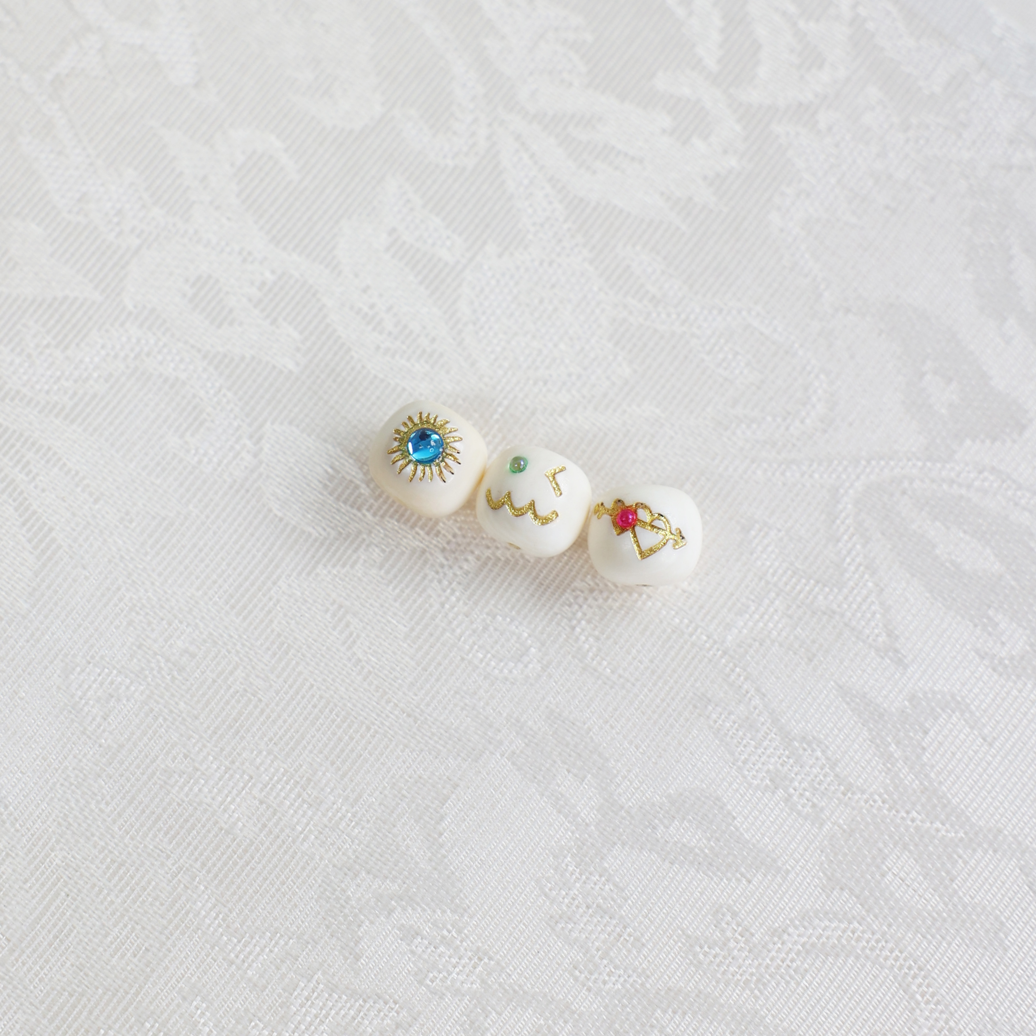 A0157天然猛犸牙精品冰白配珠三颗