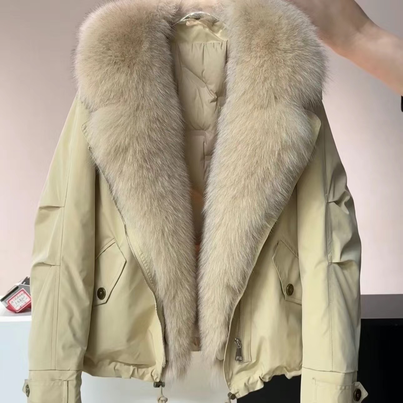 2025派克羽绒服冬季休闲短款女皮草外套新款狐狸毛领可拆卸正品