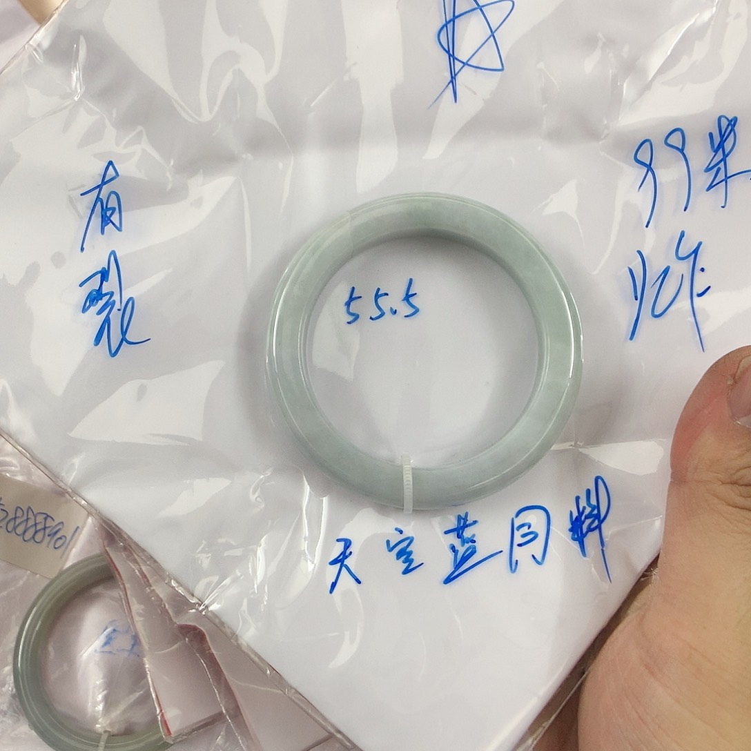翡翠手镯未镶嵌天然缅甸翡翠手镯