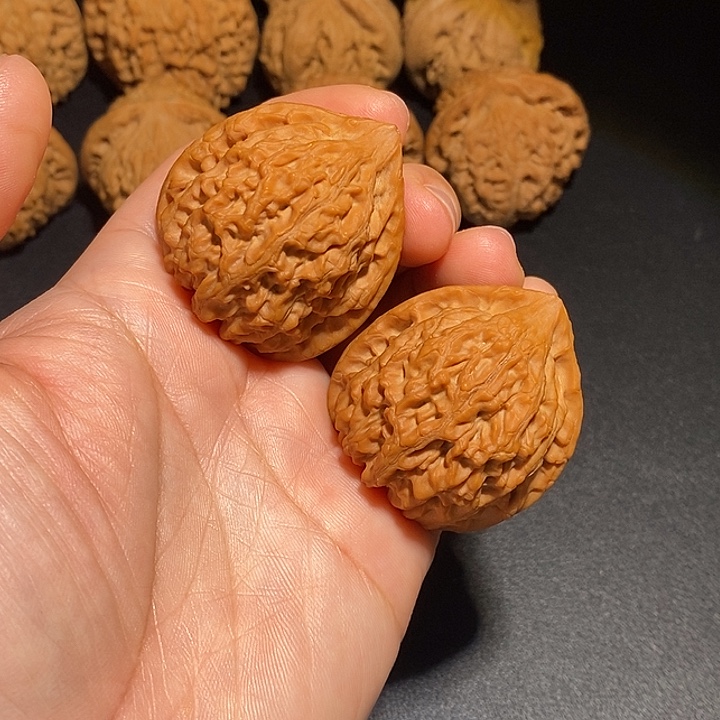 文玩核桃吊坠金牛