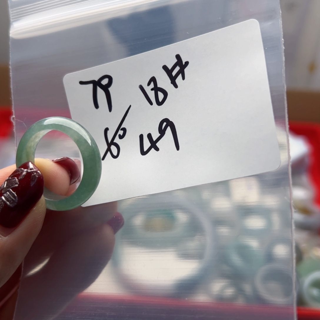 翡翠戒指未镶嵌广****装闪