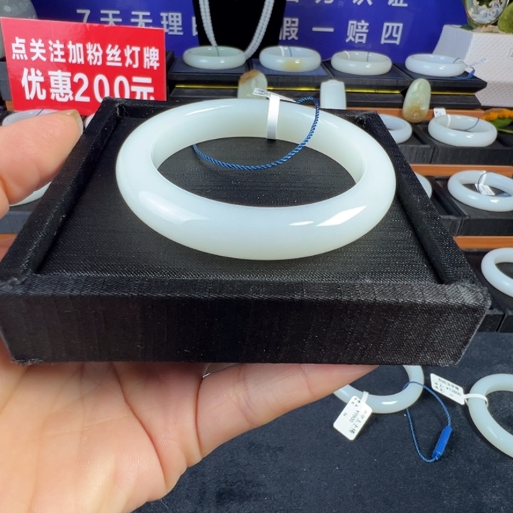 和田玉手镯未镶嵌