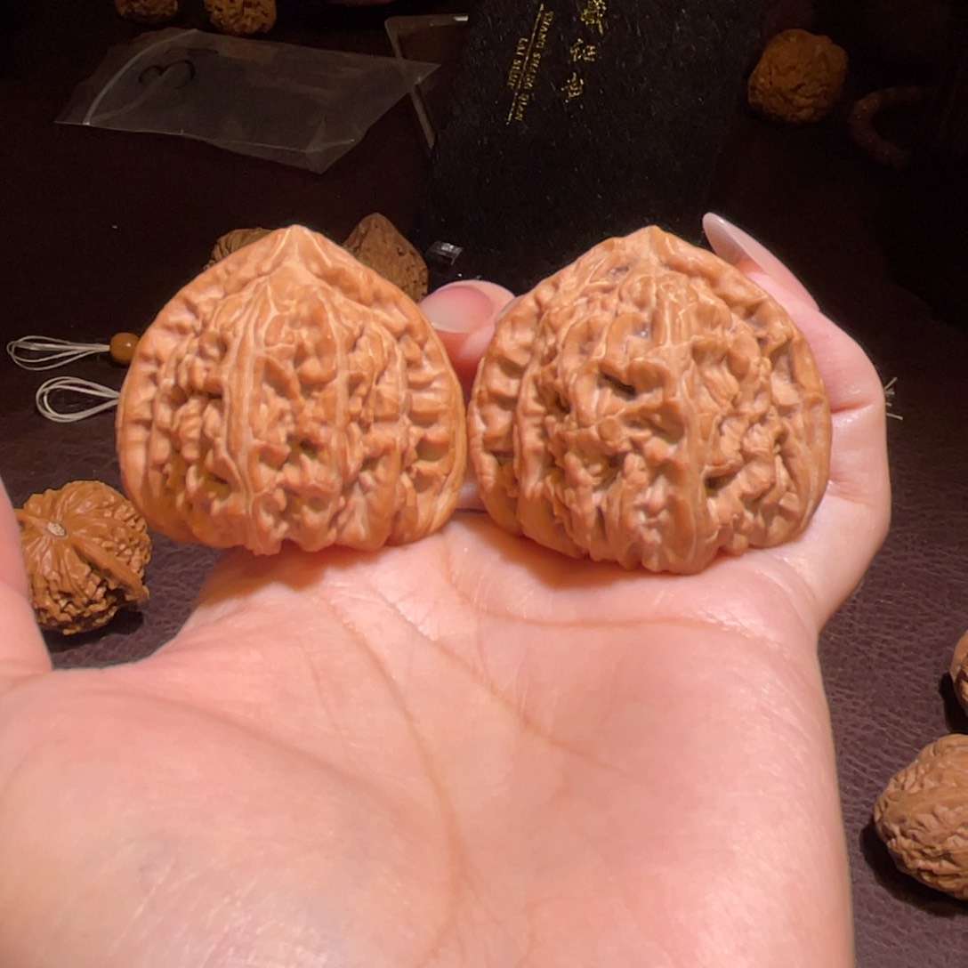 文玩核桃把件42三角白