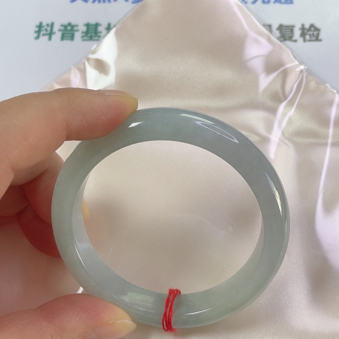 兔****翡翠未镶嵌手镯天然翡翠手镯56.8