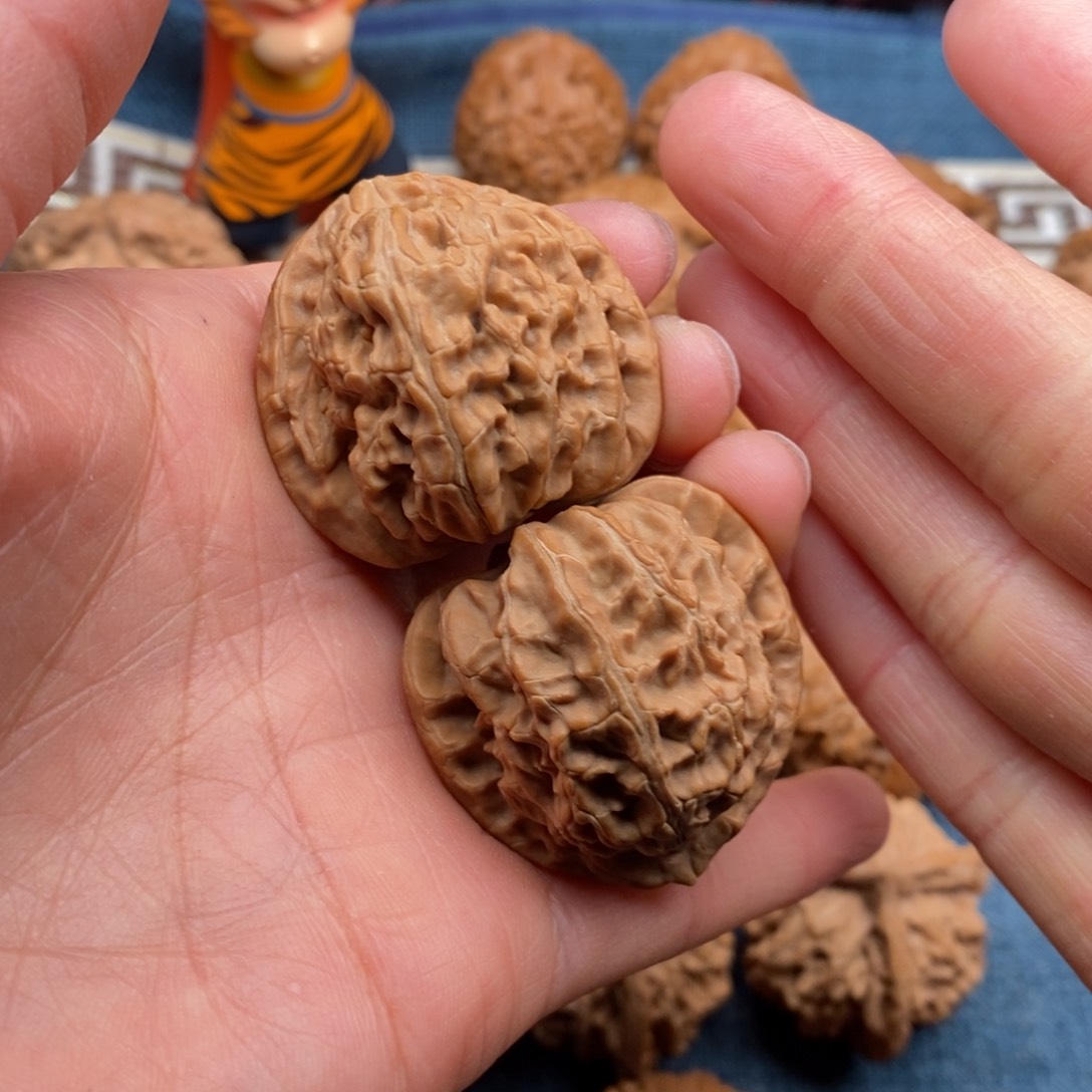 文玩核桃把件36全品三角白