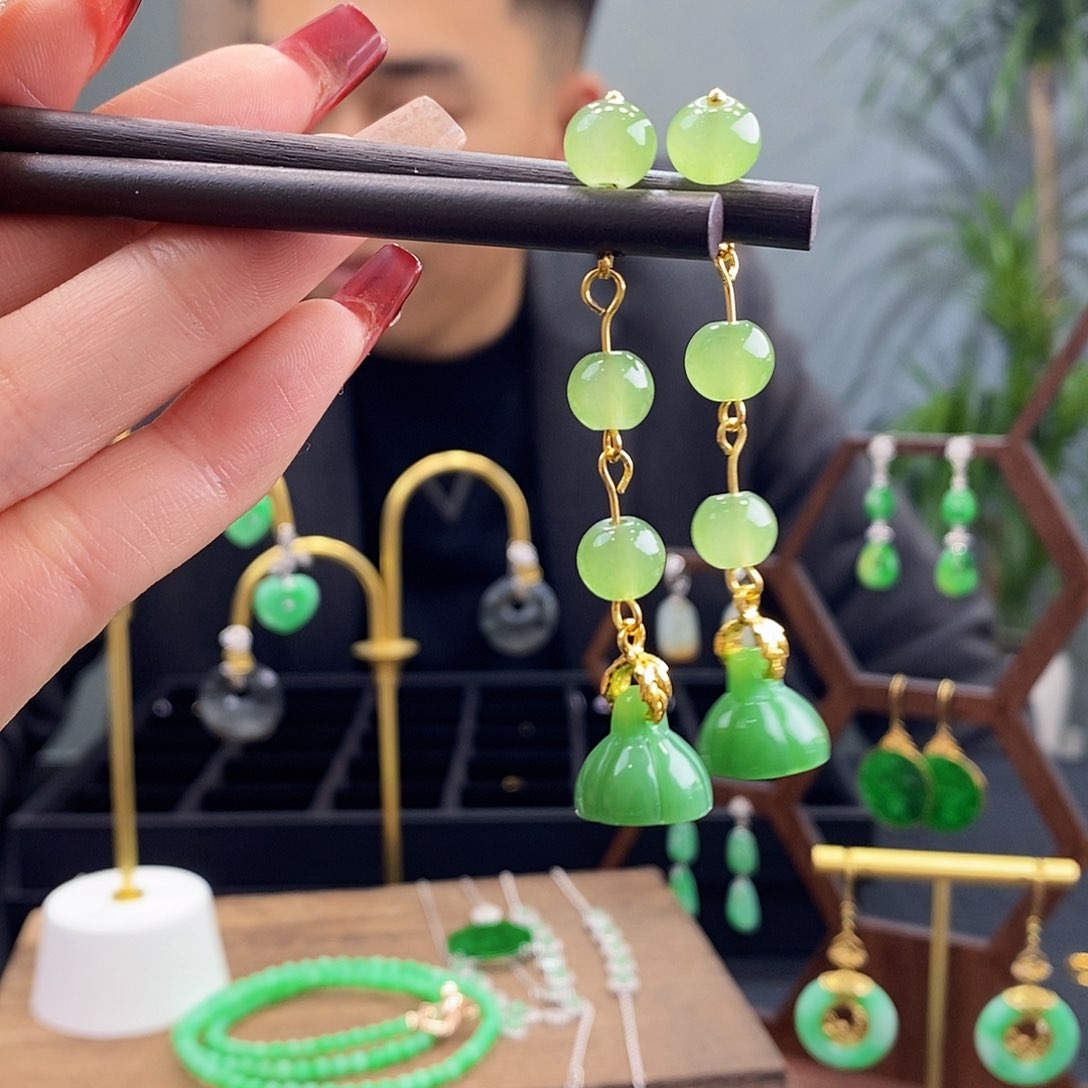 翡翠把件未镶嵌多样发其一