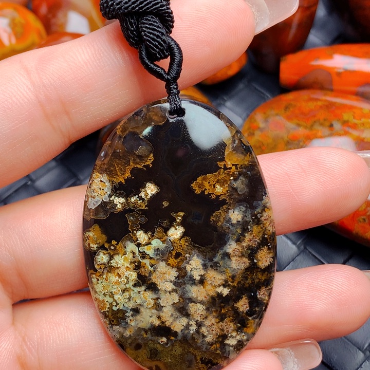 玛瑙/玉髓颈饰未镶嵌老**匠