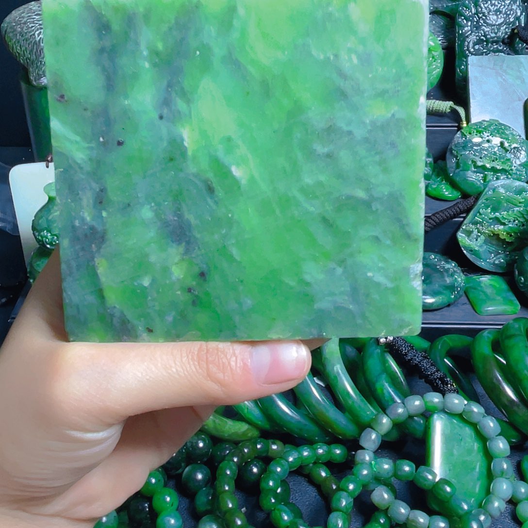 和田玉（碧玉）未镶嵌珠宝奇石