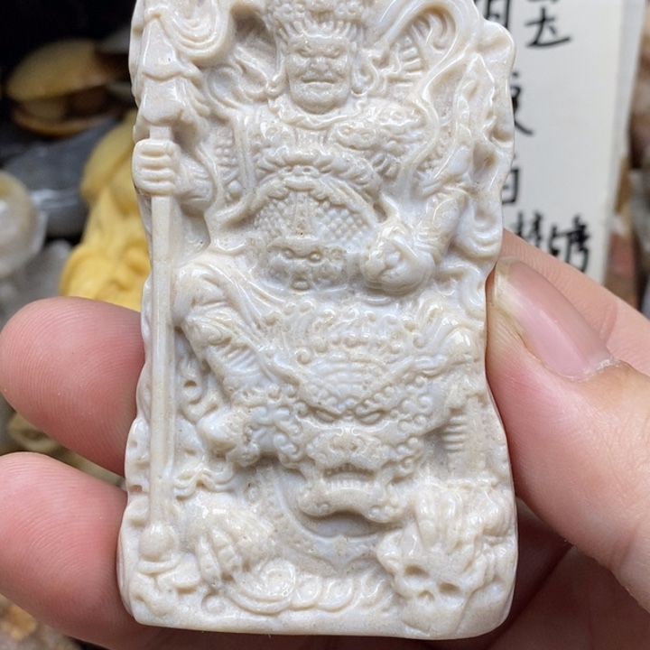 硅化珊瑚（珊瑚玉）未镶嵌颈饰