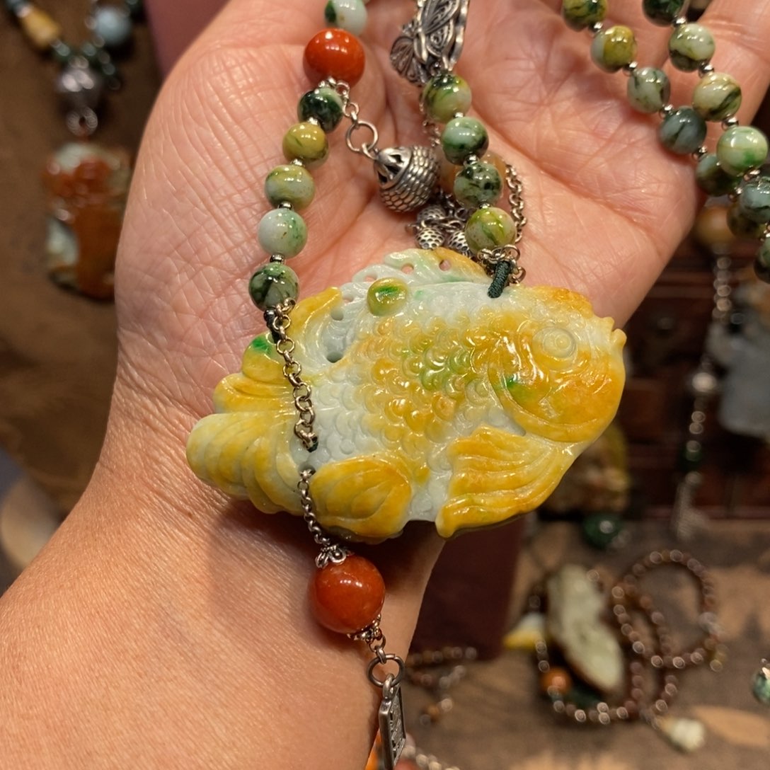 翡翠吊坠(赠链)未镶嵌