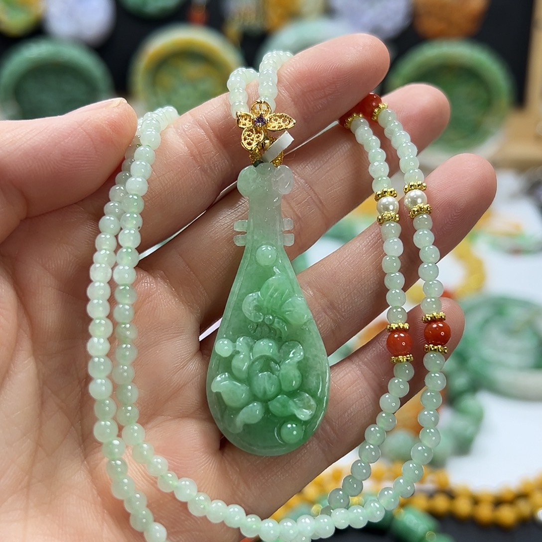 翡翠未镶嵌颈饰吊坠