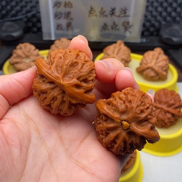 文玩核桃吊坠41宫灯