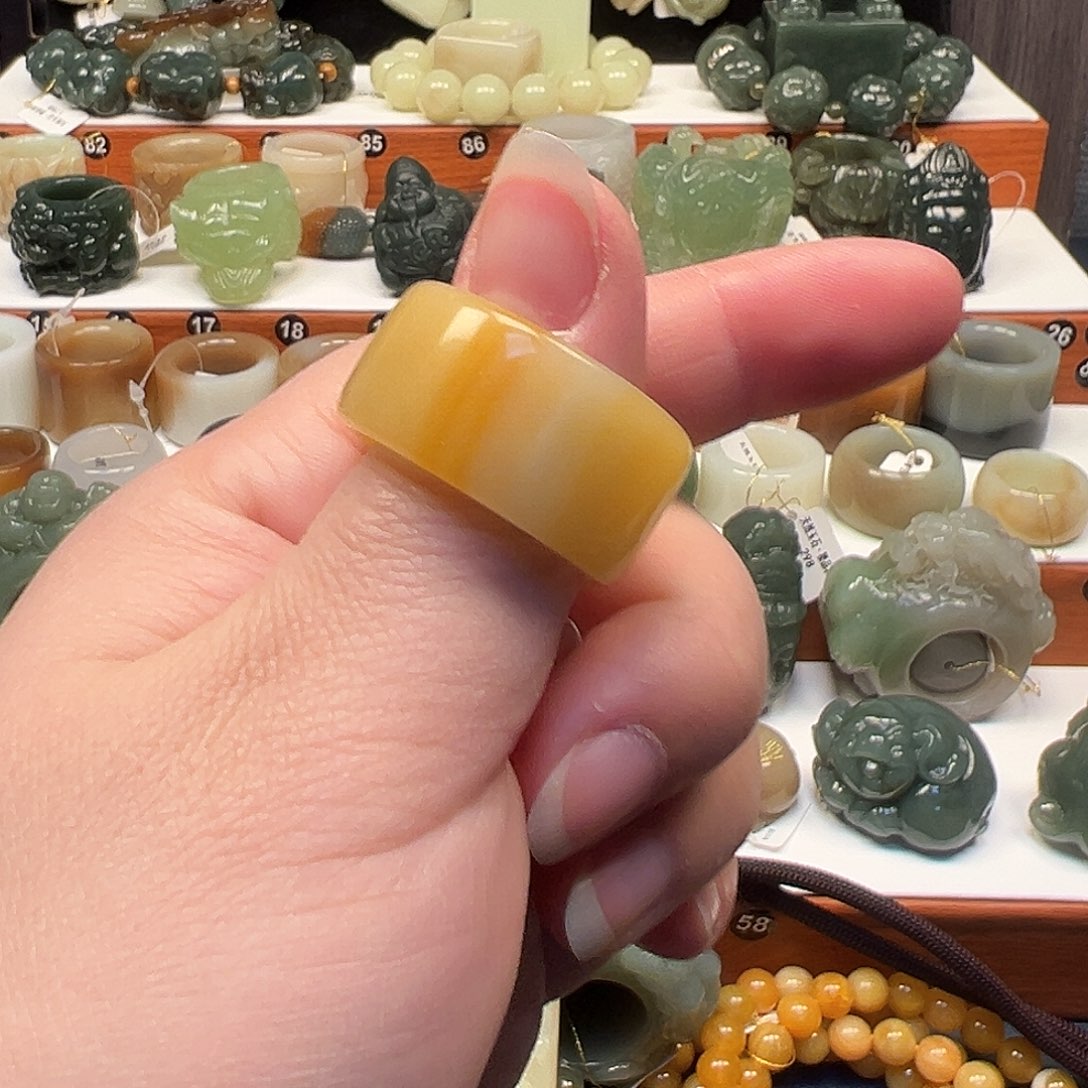 蛇纹石玉未镶嵌戒指