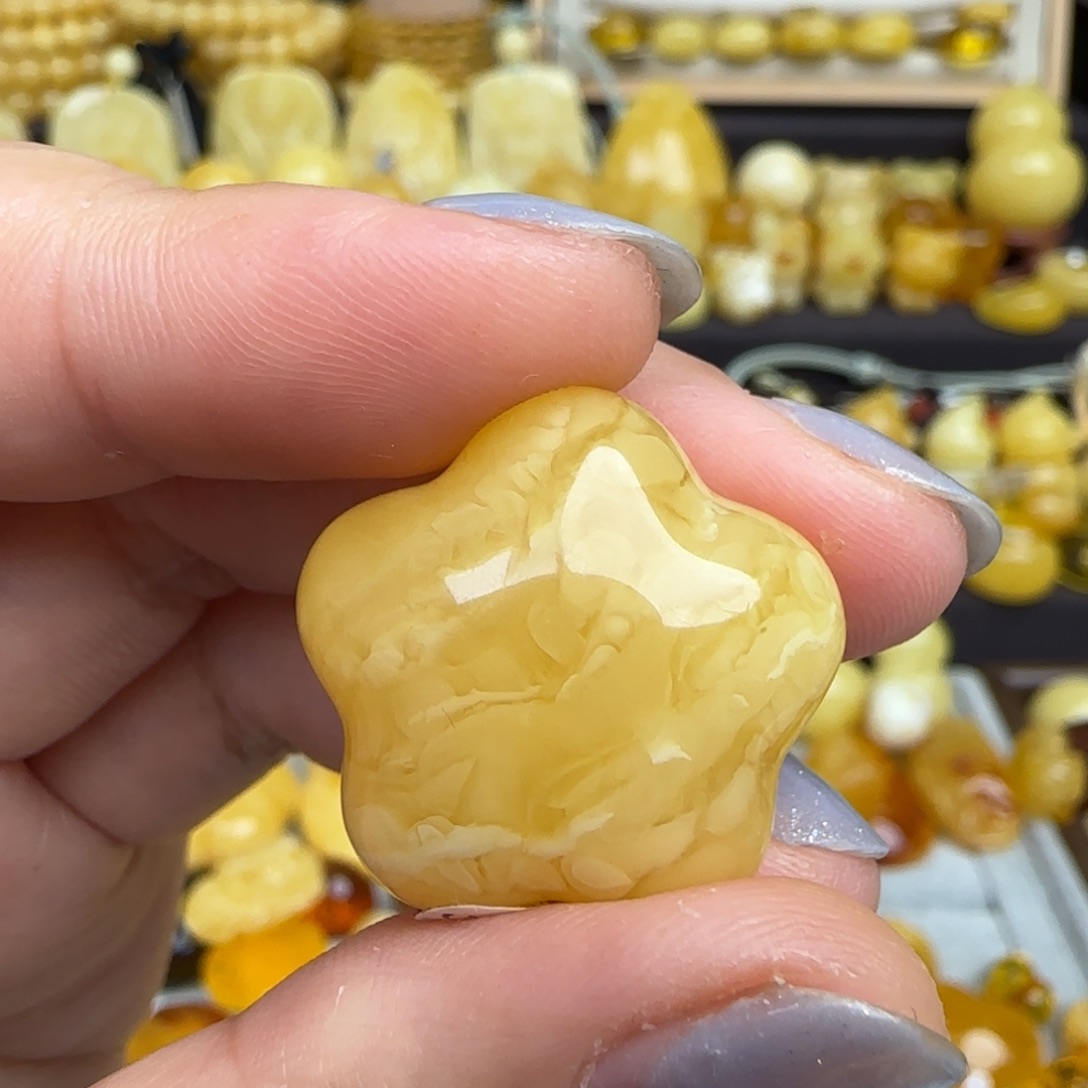 未镶嵌吊坠(不含链)琥珀是****?打孔不退换蜜蜡星星