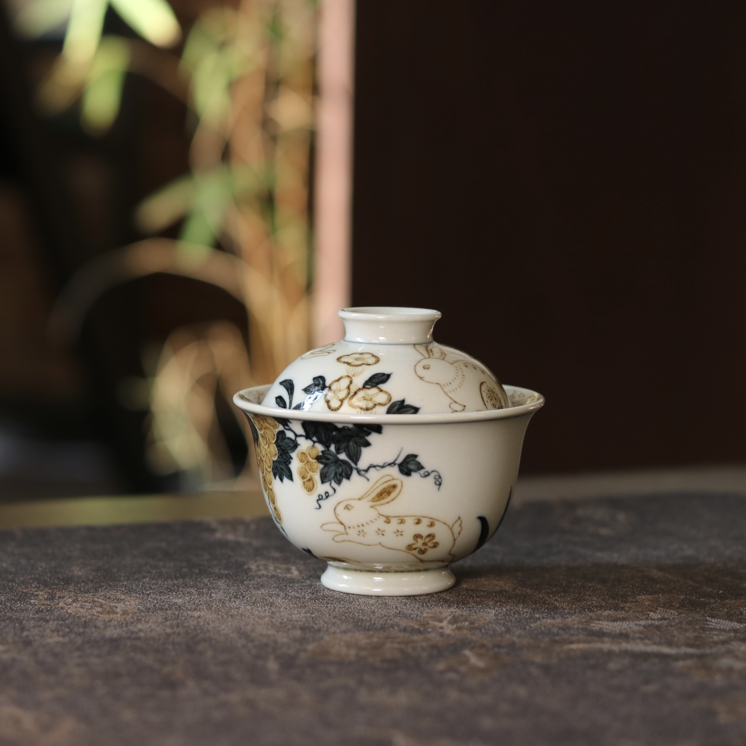 立勤堂 景德镇手绘青花釉里金葡萄兔盖碗 茶道茶具 120cc