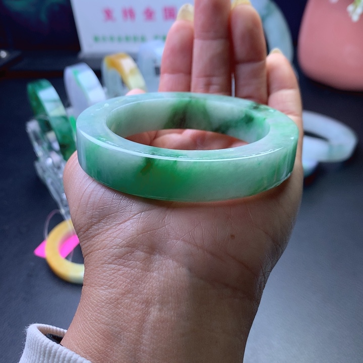 未镶嵌翡翠手镯定制翡翠