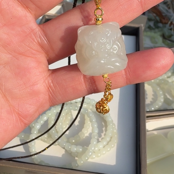 和田玉未镶嵌颈饰