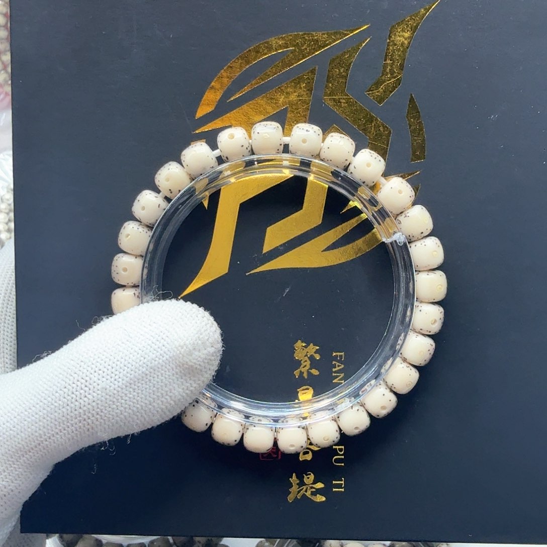 星月菩提吊坠18冰白大眼睛通体稀星8左右单圈