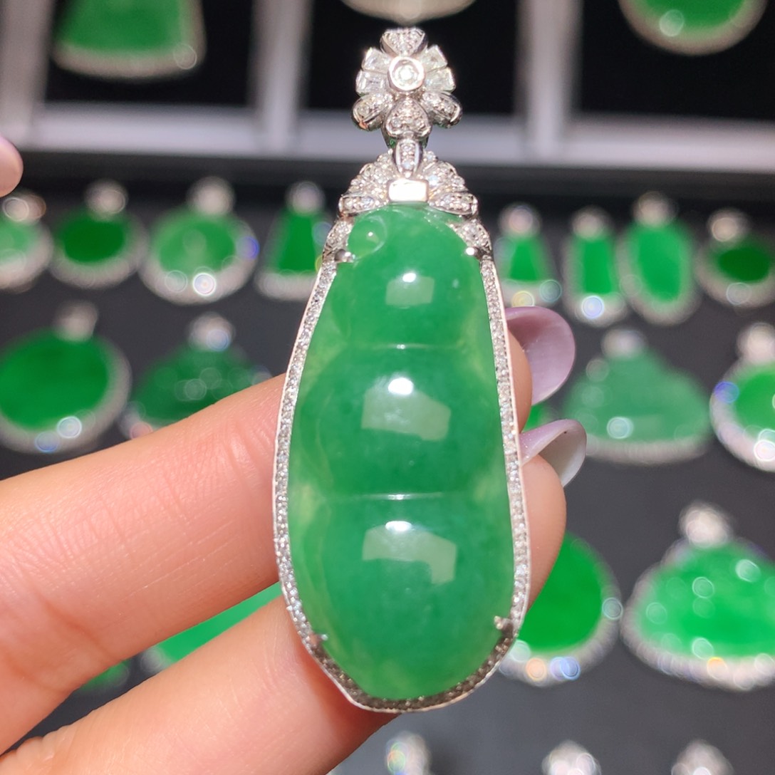 翡翠颈饰18K金镶嵌翡翠