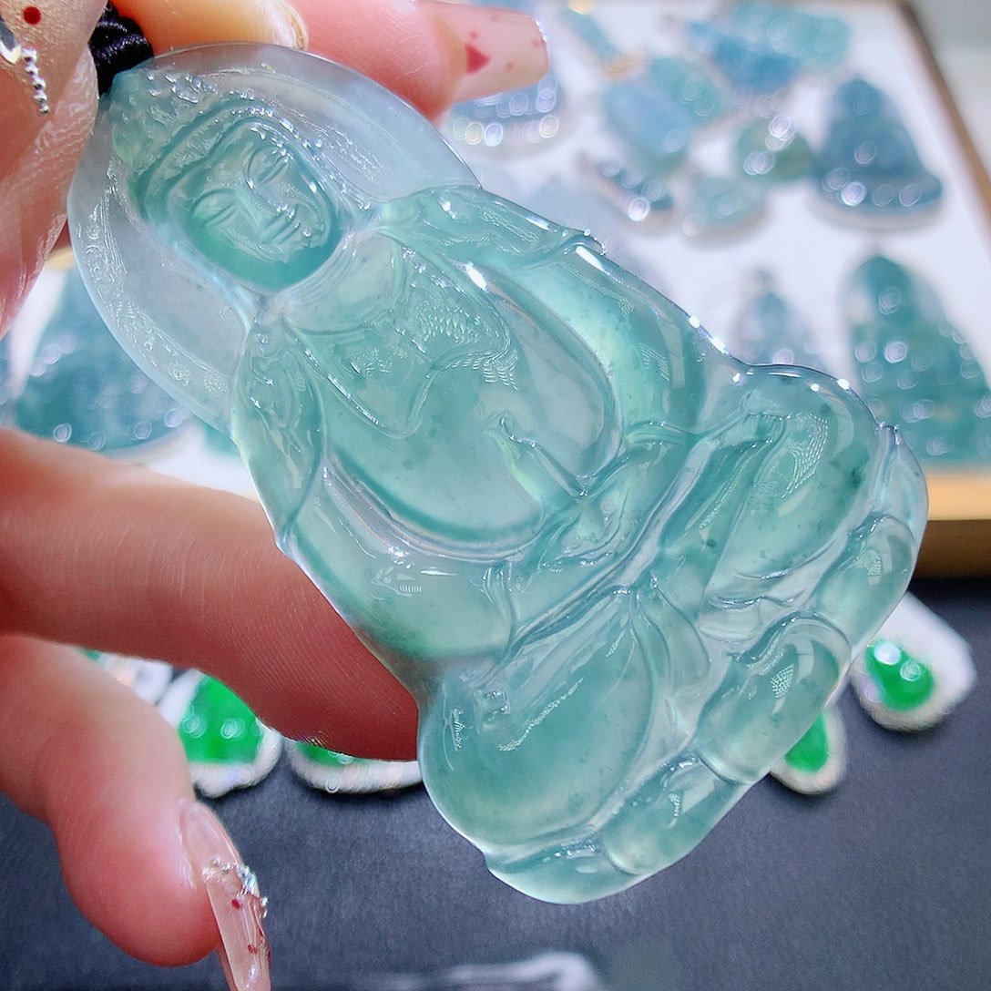 翡翠颈饰未镶嵌翡翠