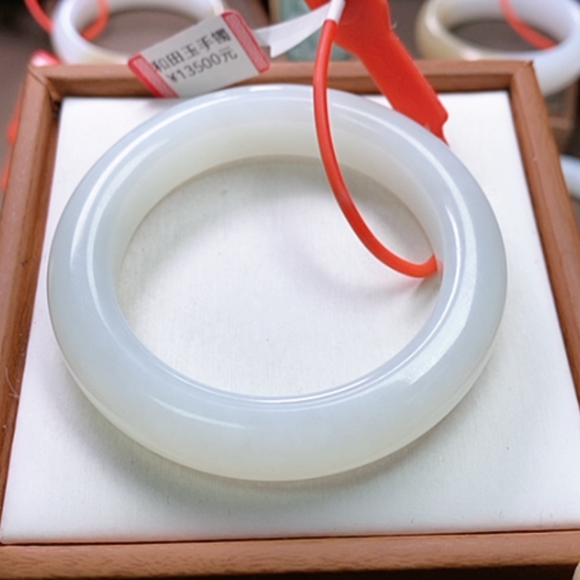 【闪购商品】未镶嵌手镯和田玉Z