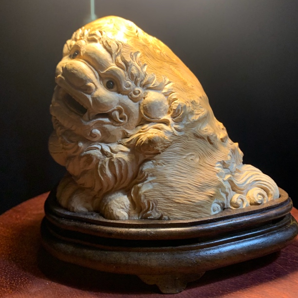 纯手工雕刻荔枝木香炉狮子神态纹理霸气工艺品摆件