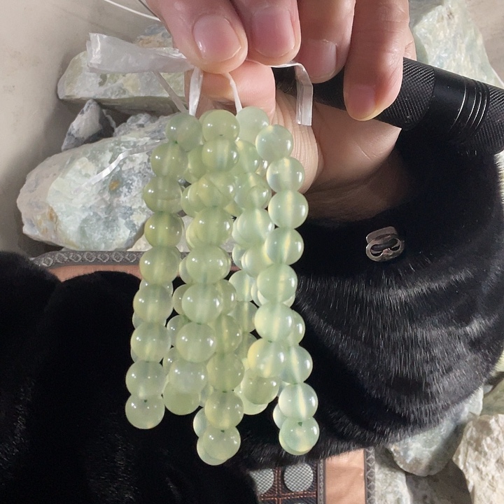 蛇纹石玉未镶嵌珠宝奇石