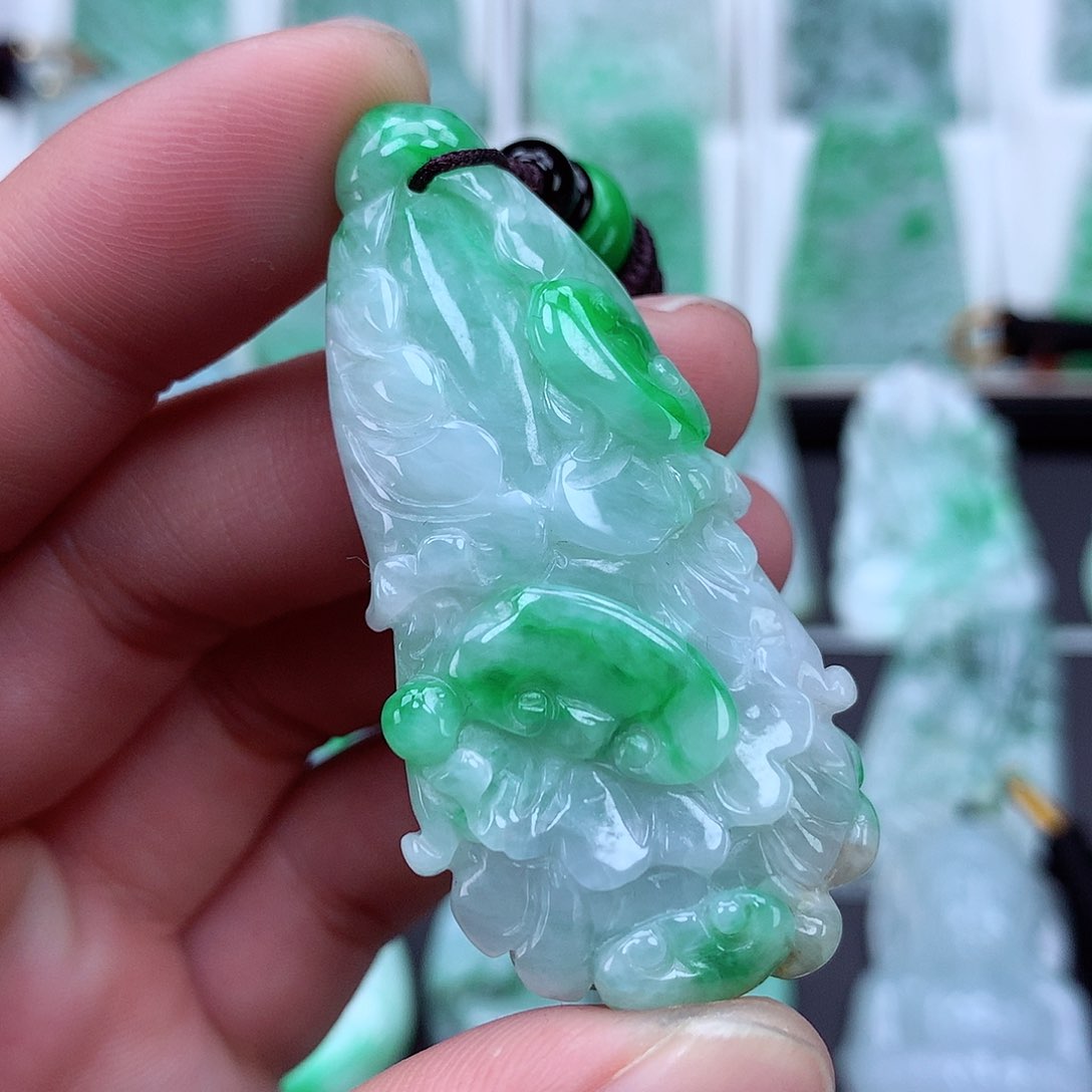 翡翠颈饰未镶嵌翡翠吊坠
