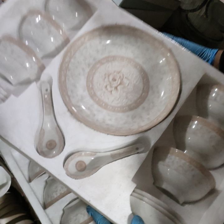 摆件陶瓷盘子碗啥都有