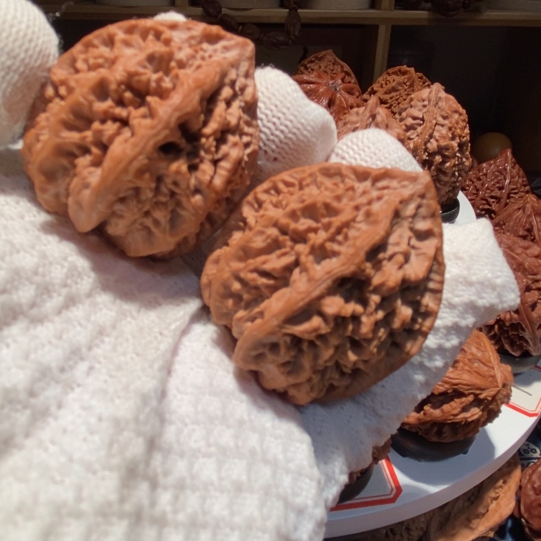 文玩核桃吊坠水龙纹