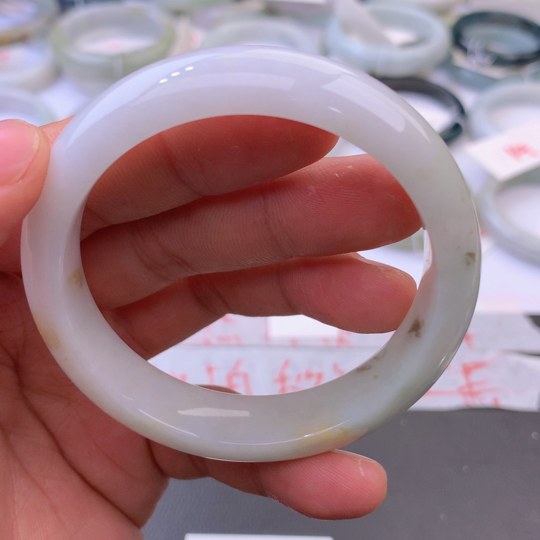 翡翠手镯未镶嵌256888899999