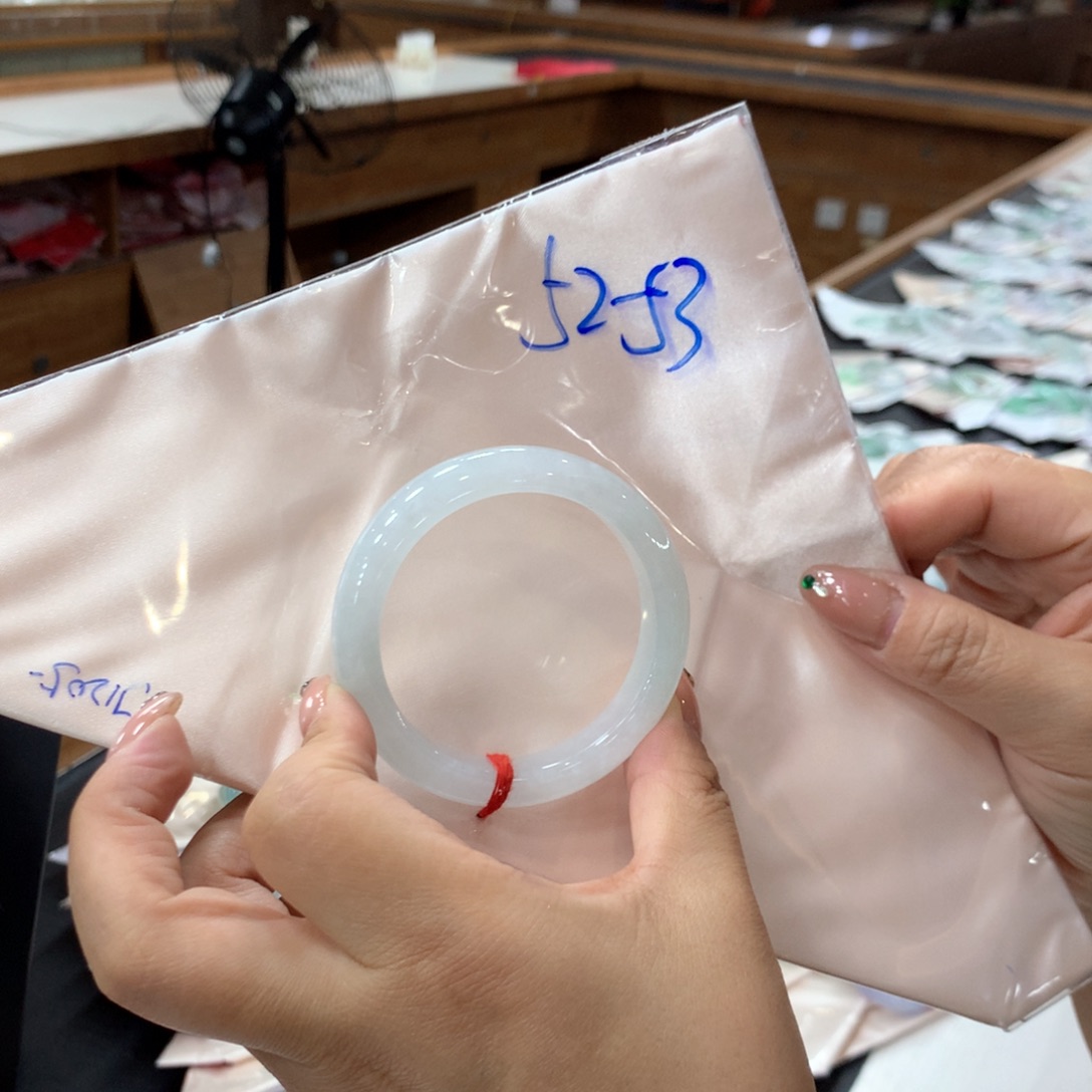 未镶嵌手镯翡翠48小时鉴赏