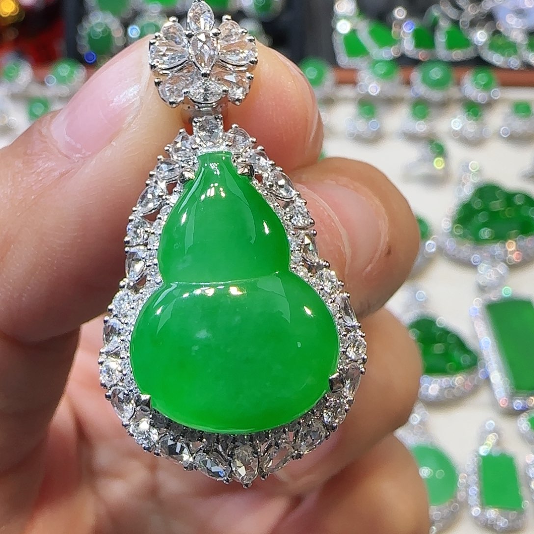 翡翠吊坠(不含链)18K金镶嵌