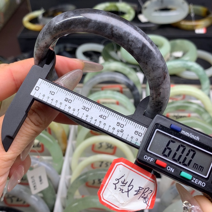 蛇纹石玉未镶嵌手镯923